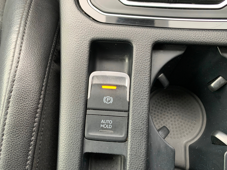 2017 Volkswagen Passat - image 28