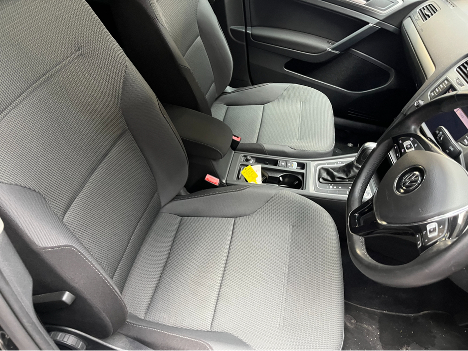 2016 Volkswagen Golf - image 12