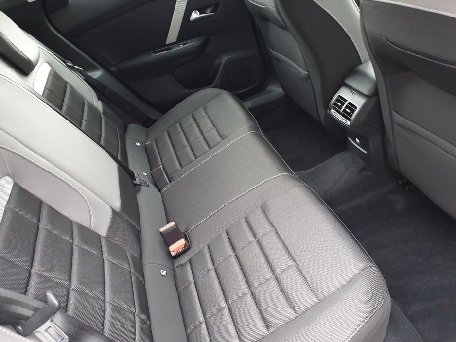 2026 Citroen C4 - image 11