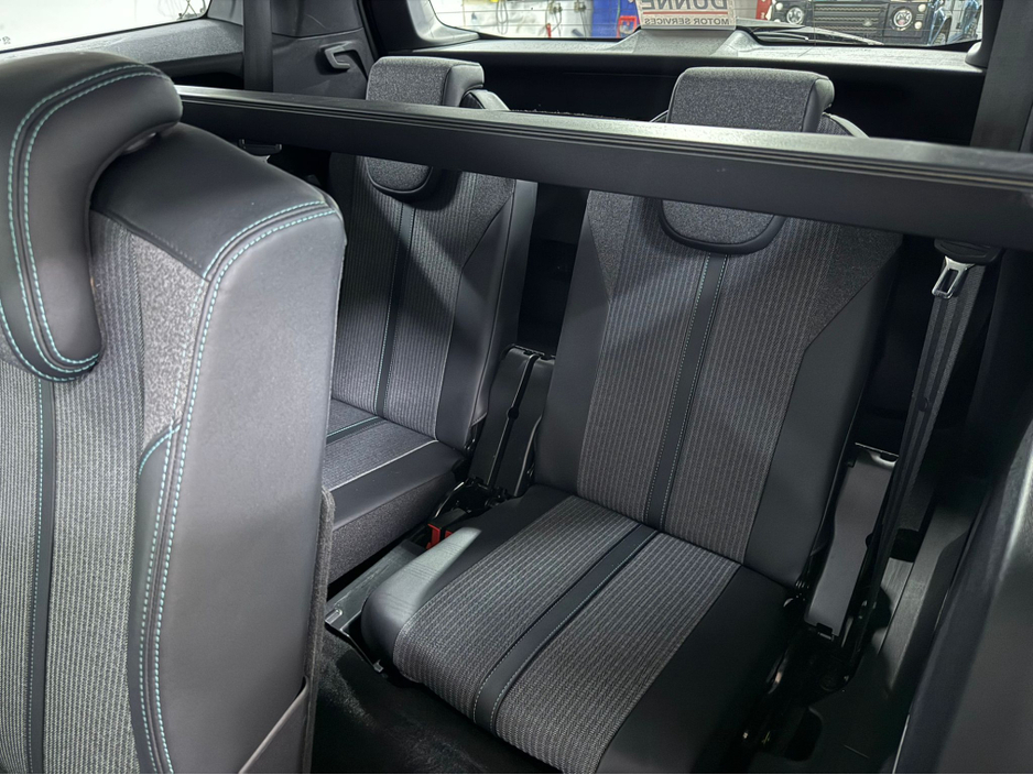 2022 Peugeot 5008 - image 10