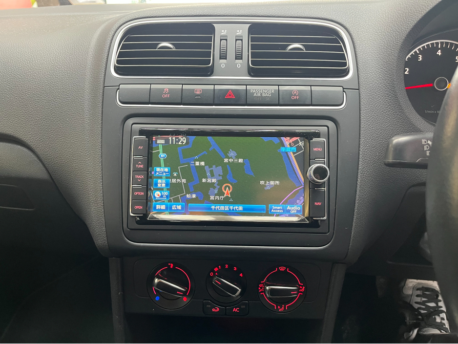 2014 Volkswagen Polo - image 17