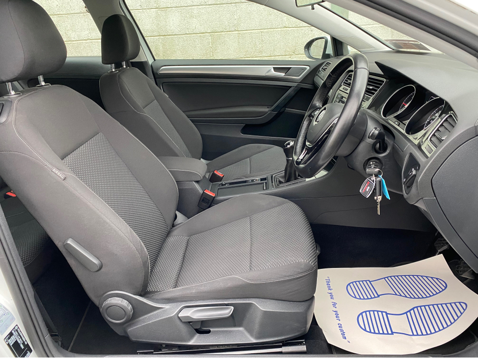 2019 Volkswagen Golf - image 8