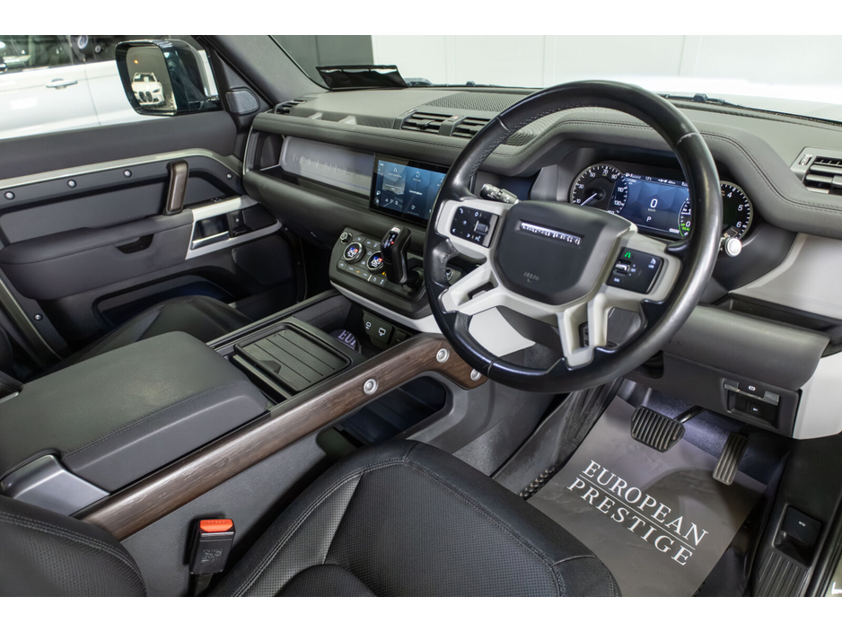 2022 Land Rover Defender - image 8