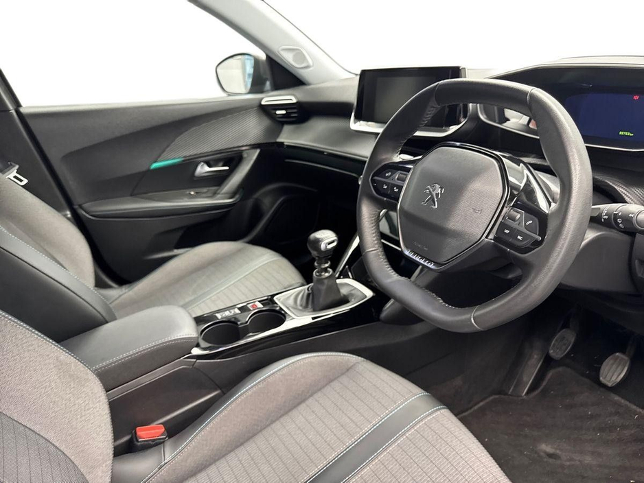2021 Peugeot 2008 - image 6