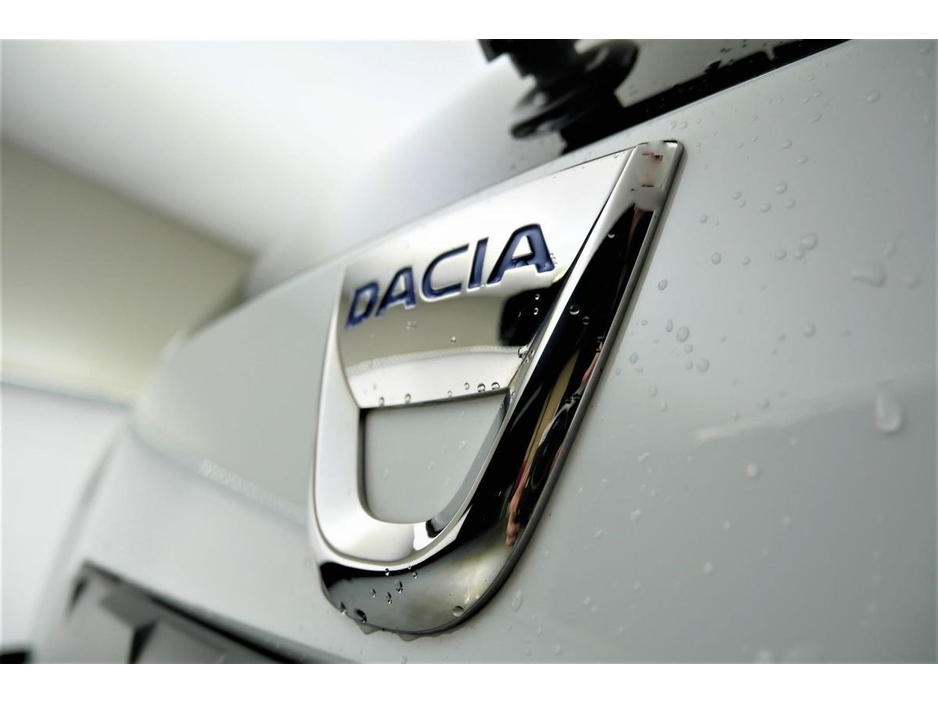 2018 Dacia Duster - image 27