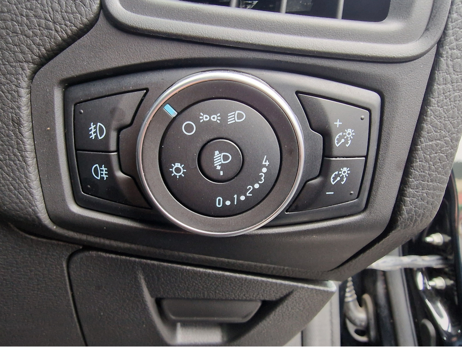 2018 Ford Focus - image 22