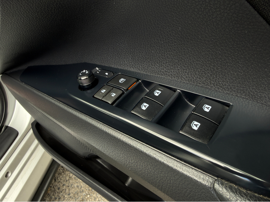 2018 Toyota Camry - image 5