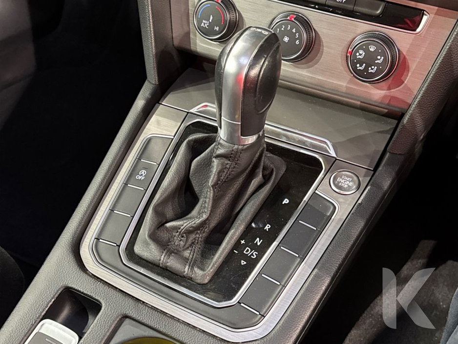 2016 Volkswagen Passat - image 16