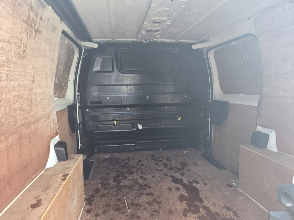 2017 Citroen Dispatch - image 9