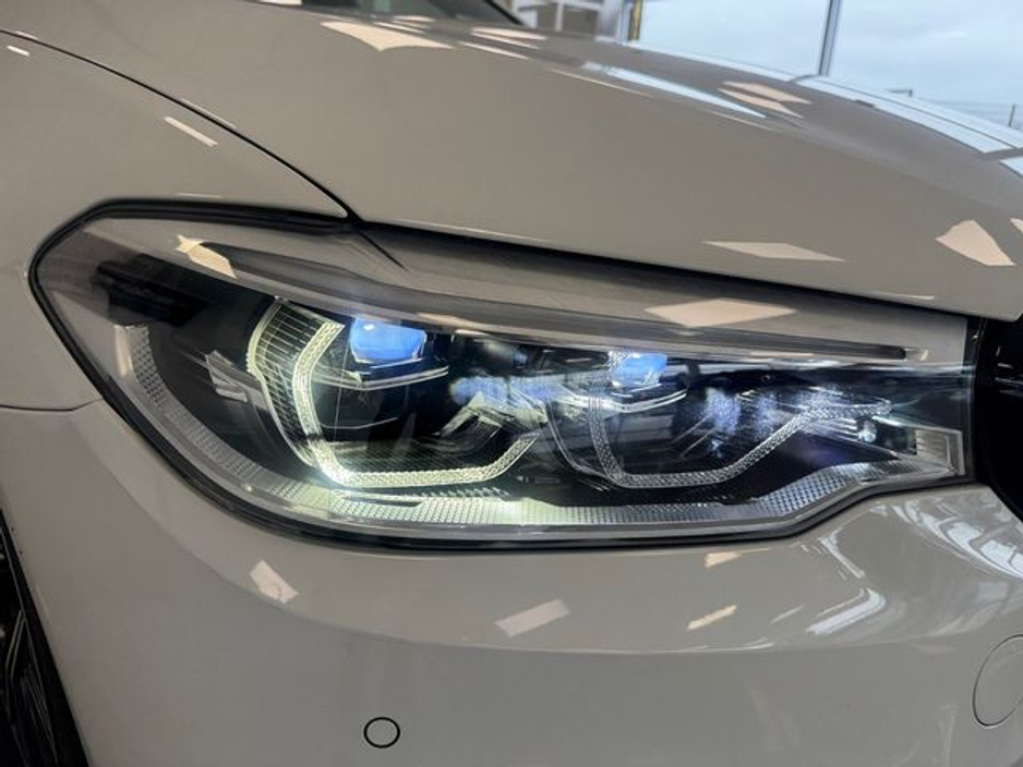 2020 BMW 5 Series - image 20