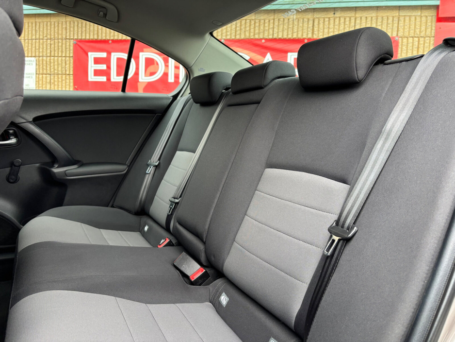 2016 Toyota Avensis - image 13