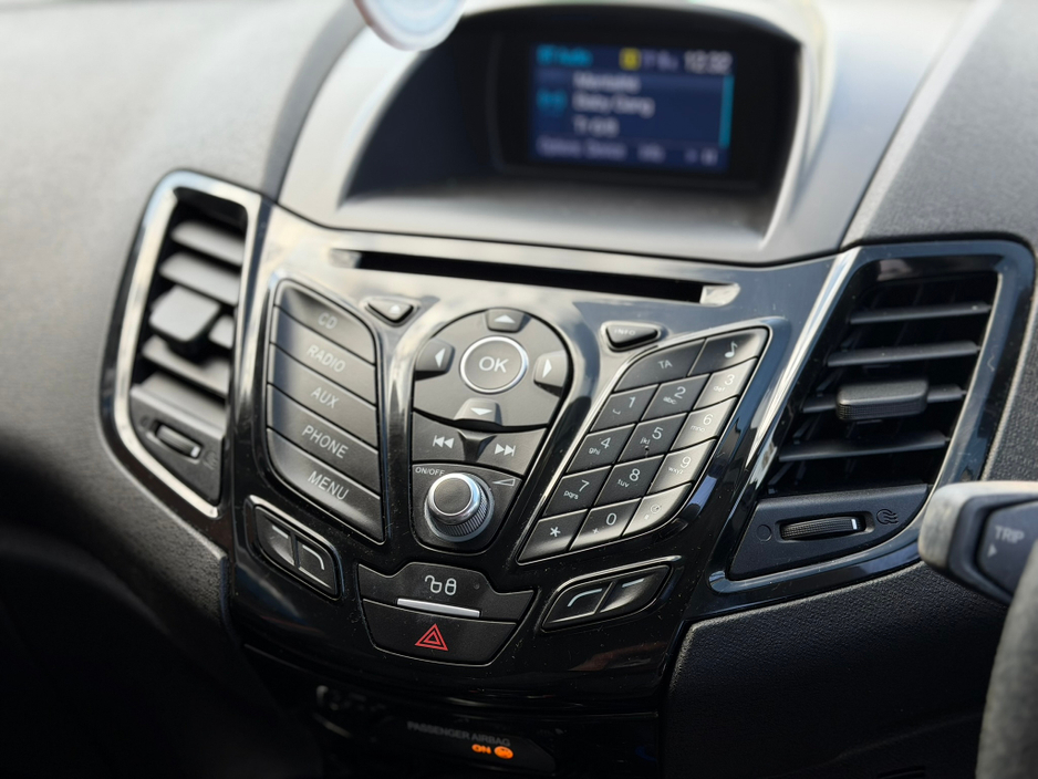 2016 Ford Fiesta - image 5