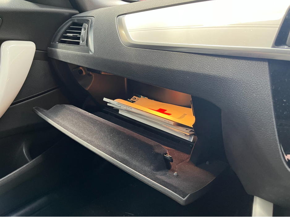 2017 BMW 1 Series - image 16