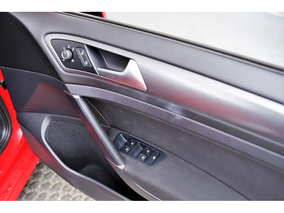 2019 Volkswagen Golf - image 26