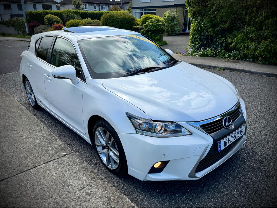 2016 Lexus CT 200 h - image 10