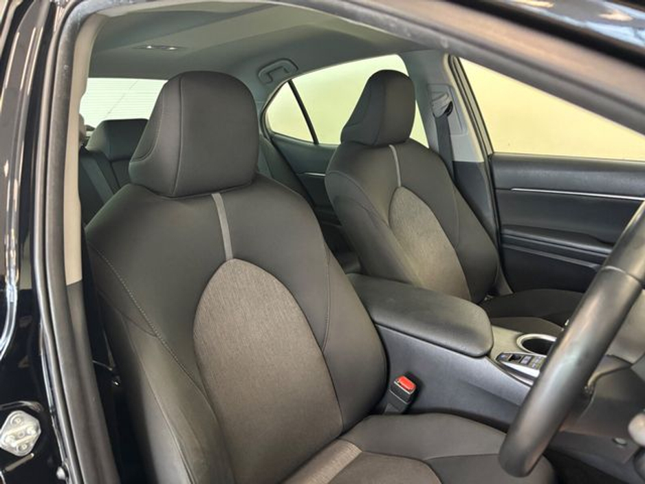 2021 Toyota Camry - image 9