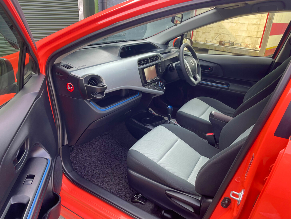 2014 Toyota Aqua - image 11