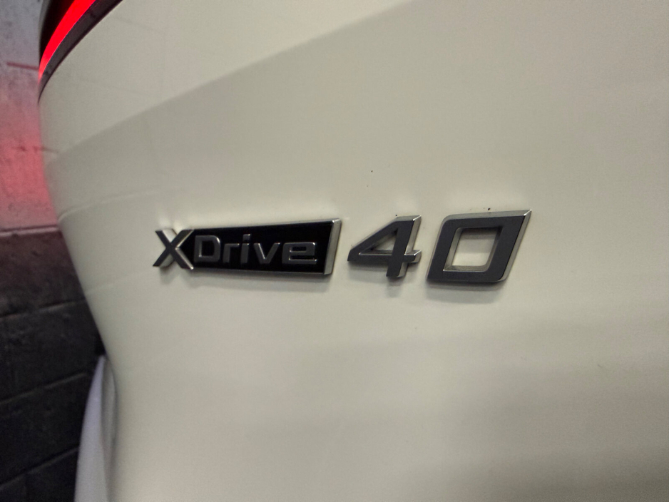 2023 BMW iX - image 29