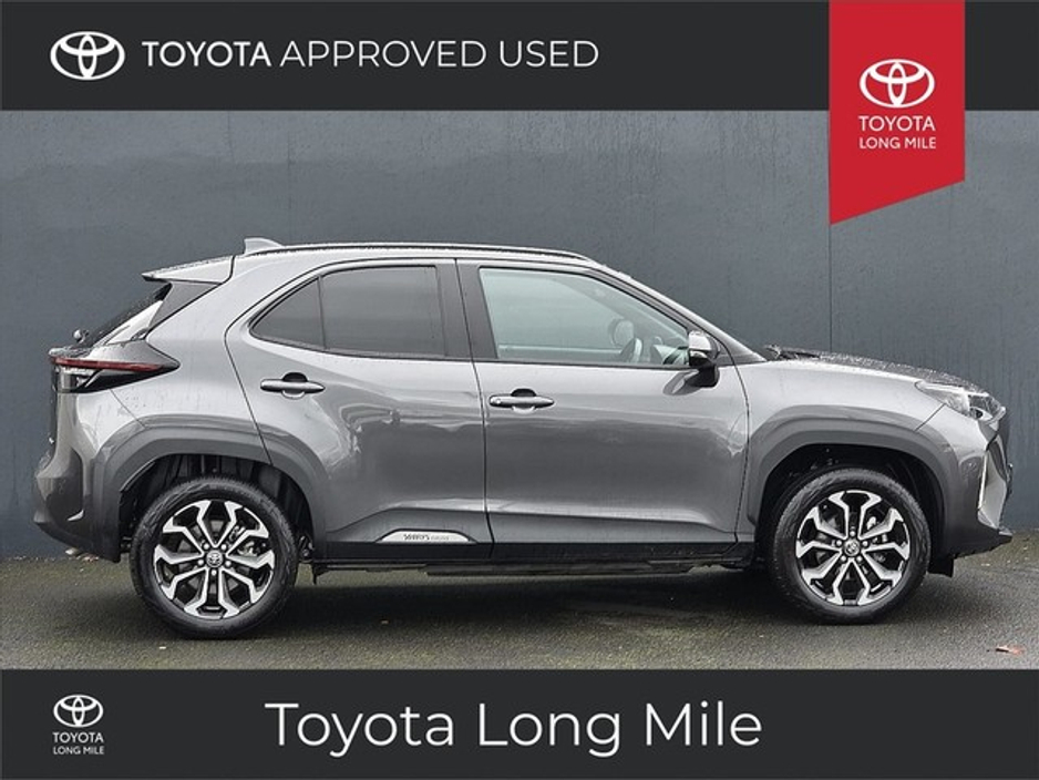 2025 Toyota Yaris Cross 1.5 Hybrid Luna Sport 5dr €33,449