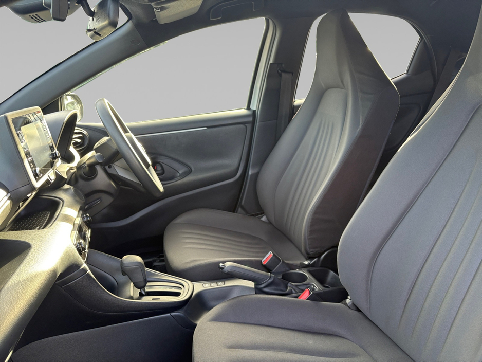 2020 Toyota Yaris - image 5