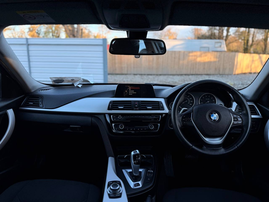 2017 BMW 3 Series - image 44