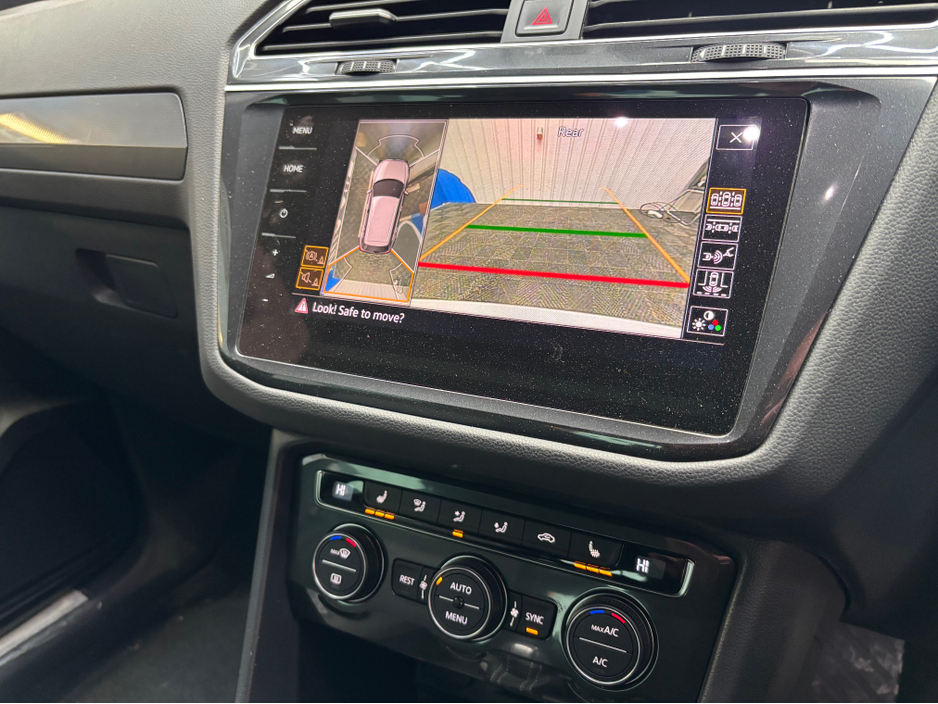 2017 Volkswagen Tiguan - image 8