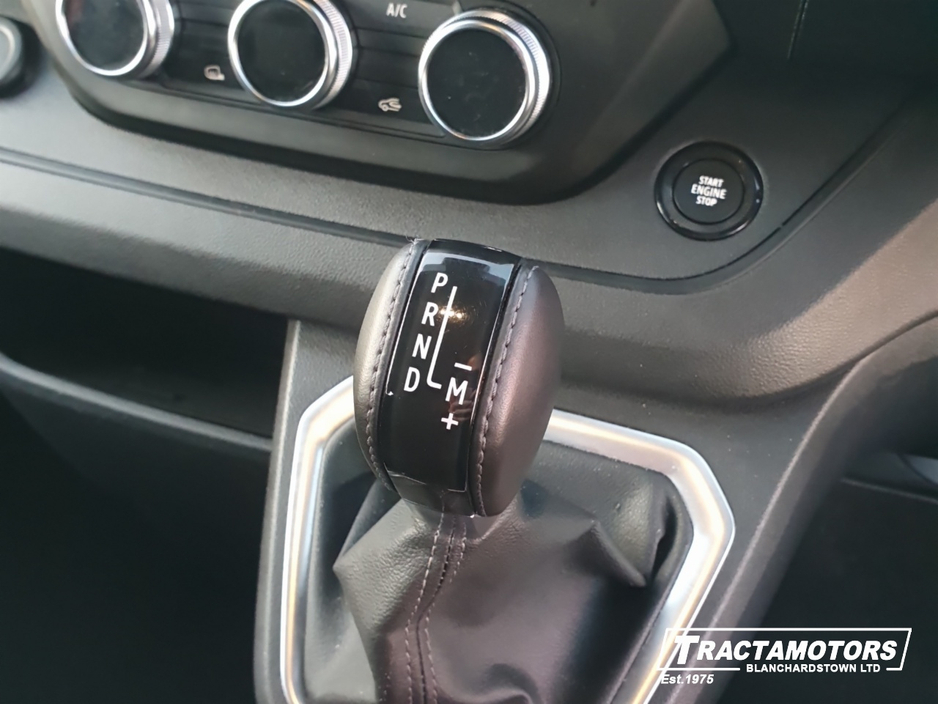 2024 Renault Trafic Passenger 9 SEAT AUTO 170HP RED EDITION €54,999