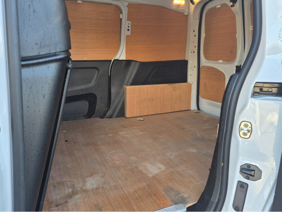 2023 Fiat Doblo - image 13