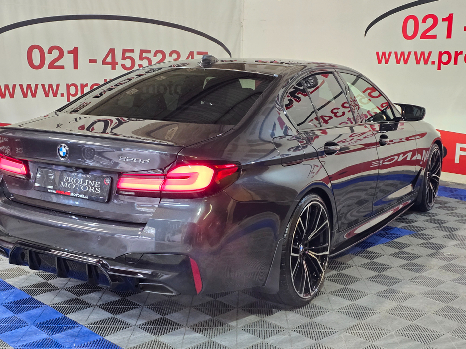 2021 BMW 5 Series - image 9