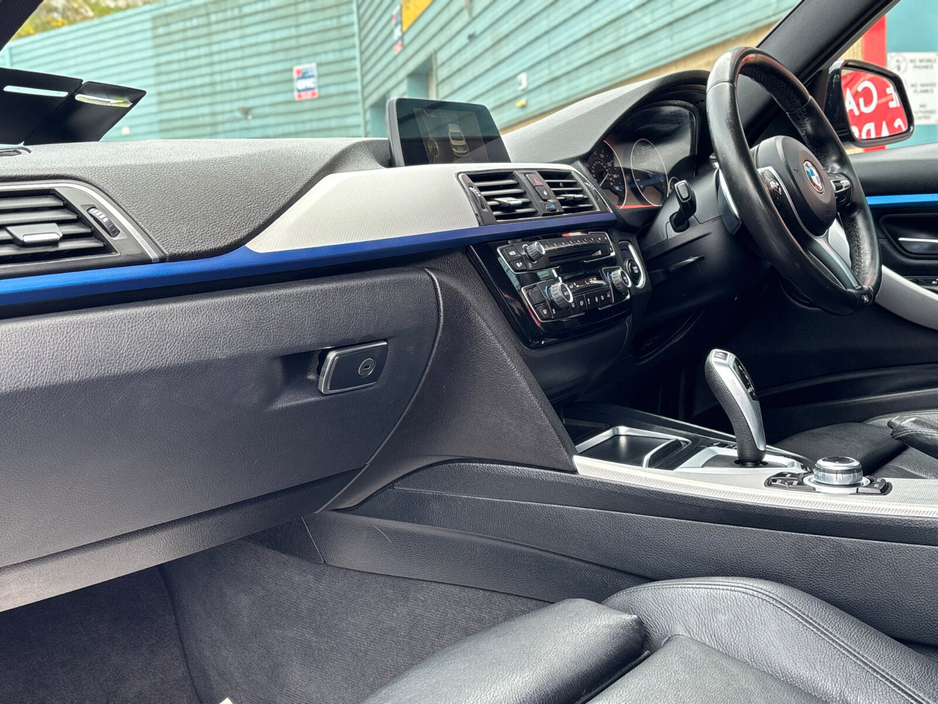 2017 BMW 3 Series - image 12