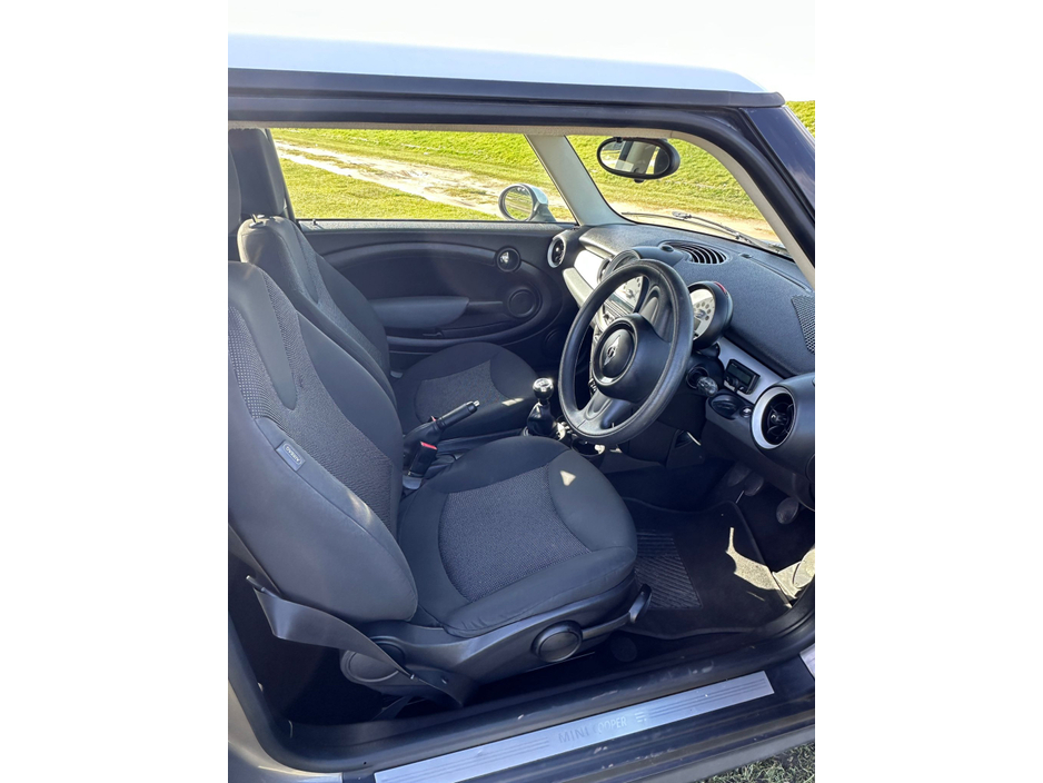 2012 MINI Hatch - image 8