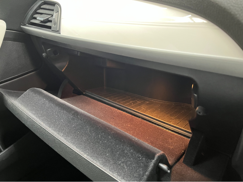 2017 BMW 1 Series - image 14