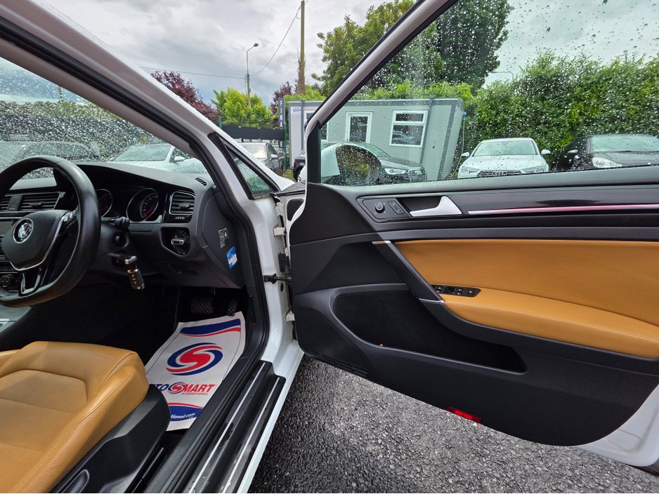 2014 Volkswagen Golf - image 8