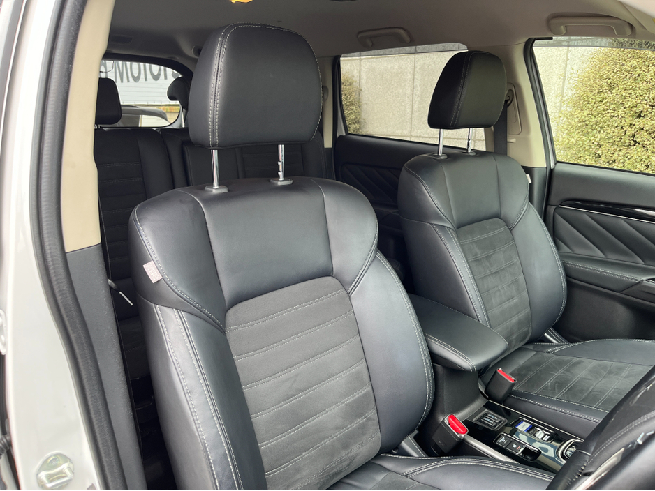 2018 Mitsubishi Outlander - image 12