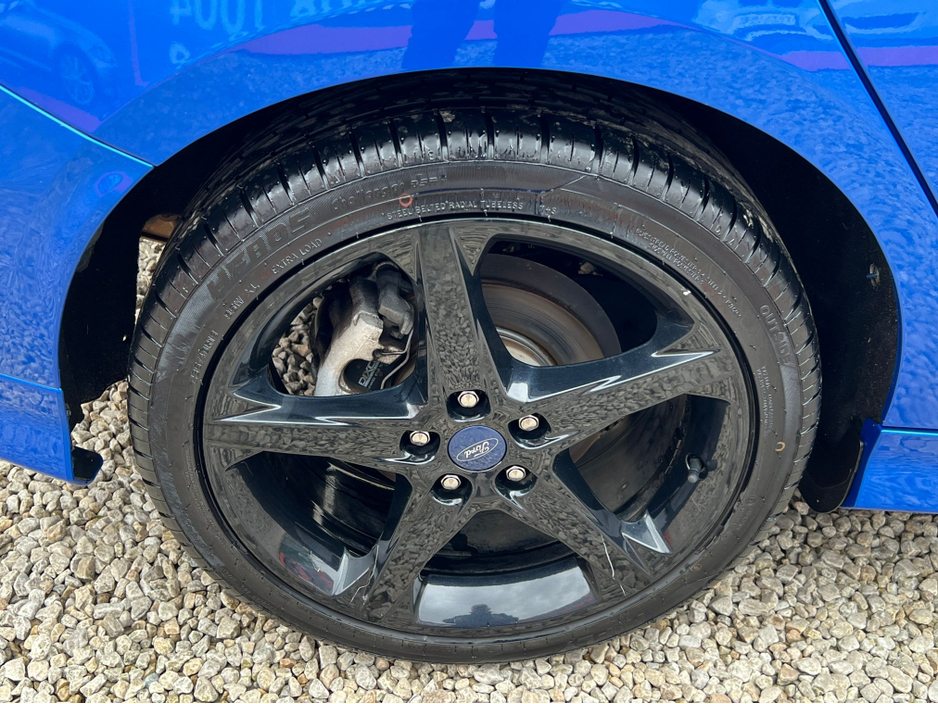 2015 Ford Focus - image 26