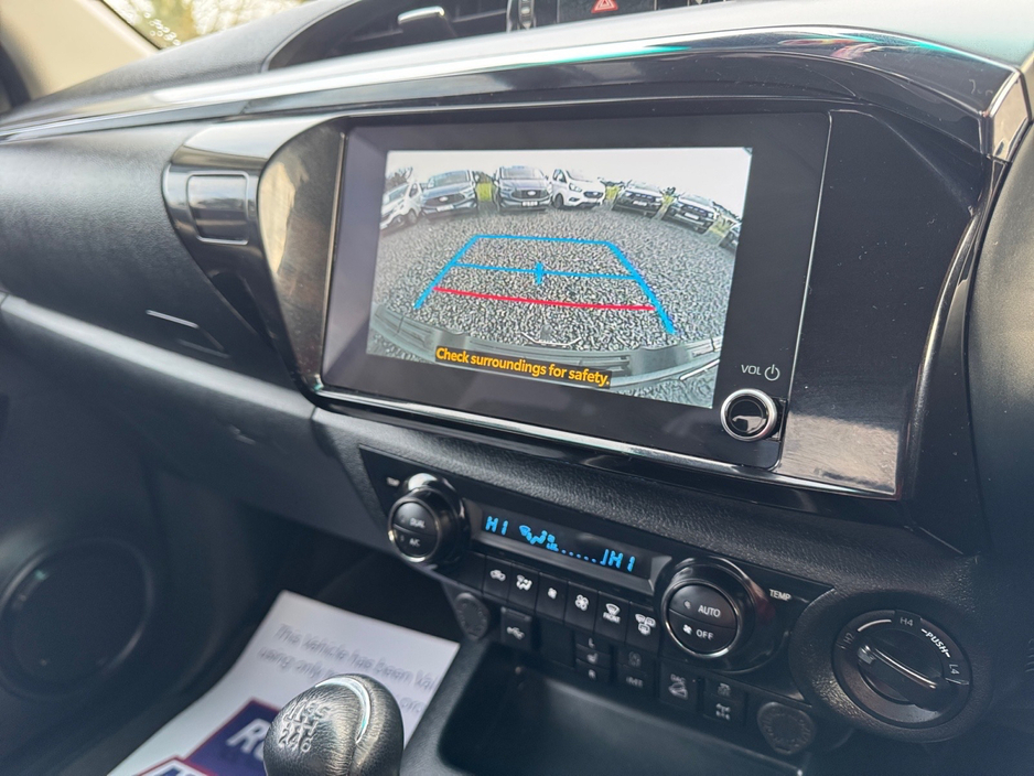 2025 Toyota Hilux - image 18