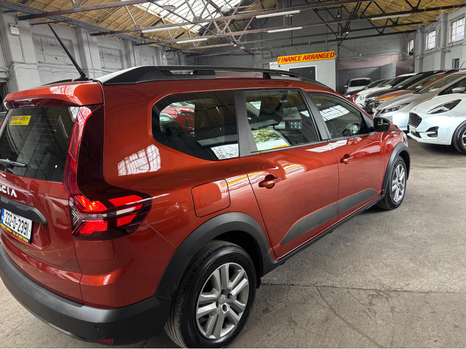 2023 Dacia Jogger - image 10