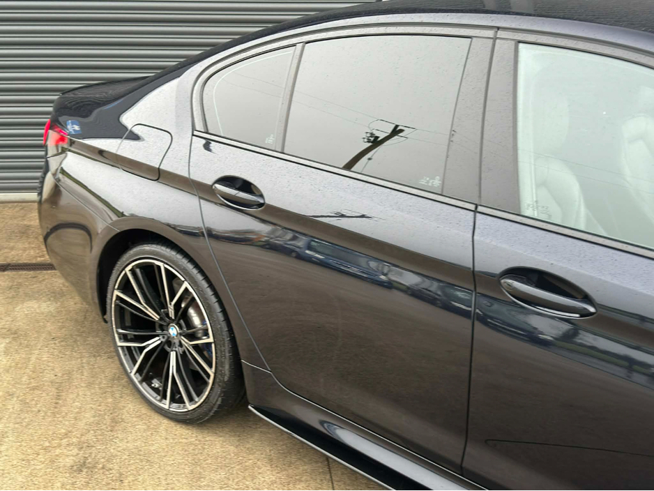 2022 BMW 5 Series - image 6