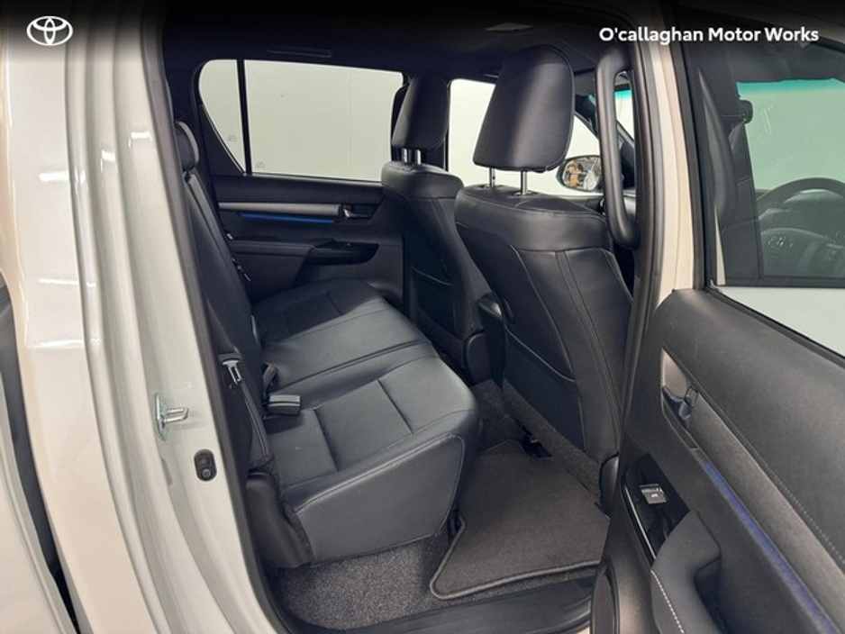 2024 Toyota Hilux HILUX 2.8 INVINCIBLE AUTO €44,000