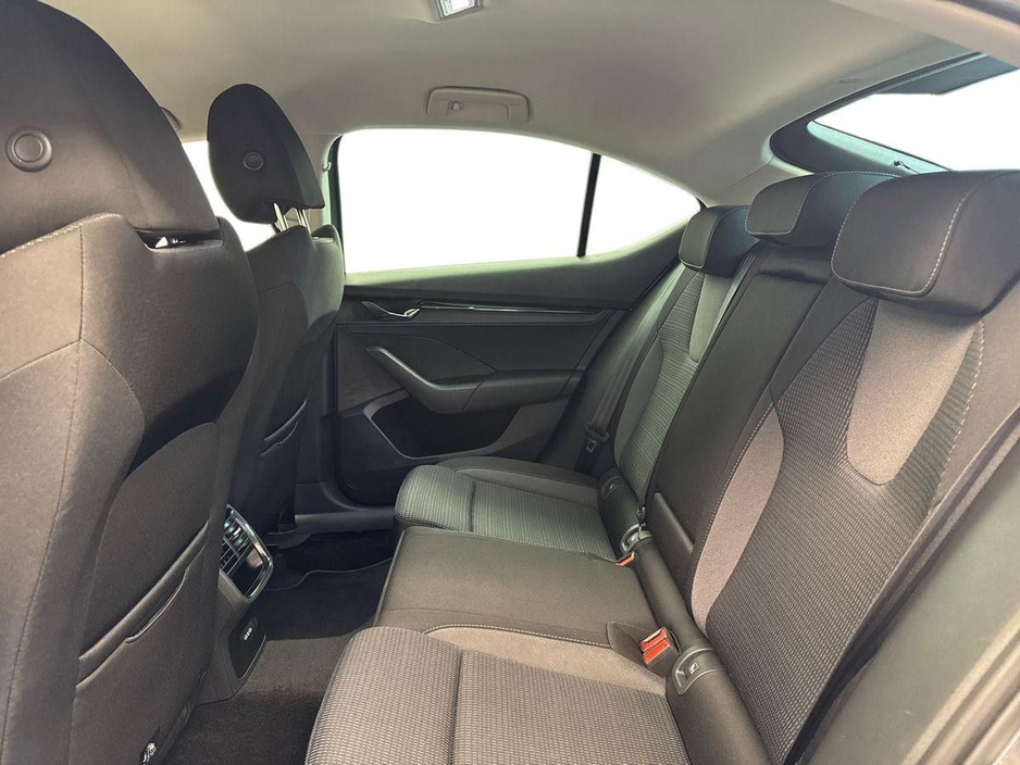 2023 Skoda Octavia - image 10