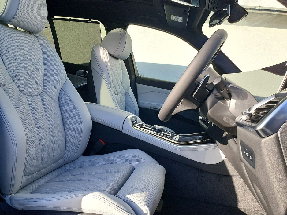 2026 BMW X5 - image 12