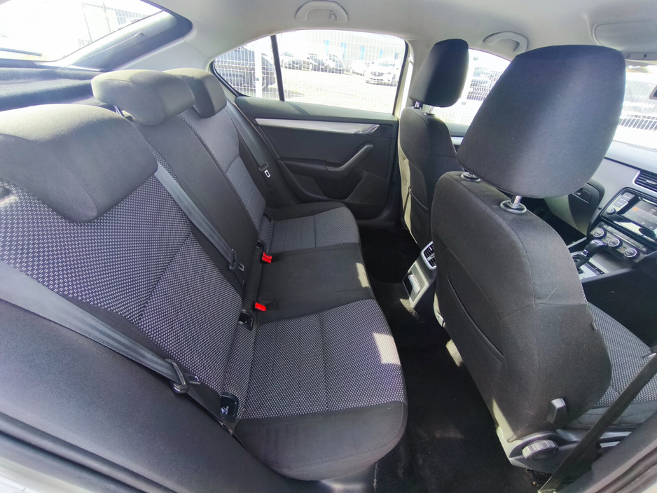 2015 Skoda Octavia - image 17