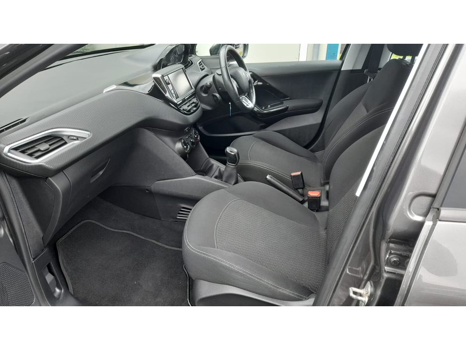 2018 Peugeot 208 - image 7