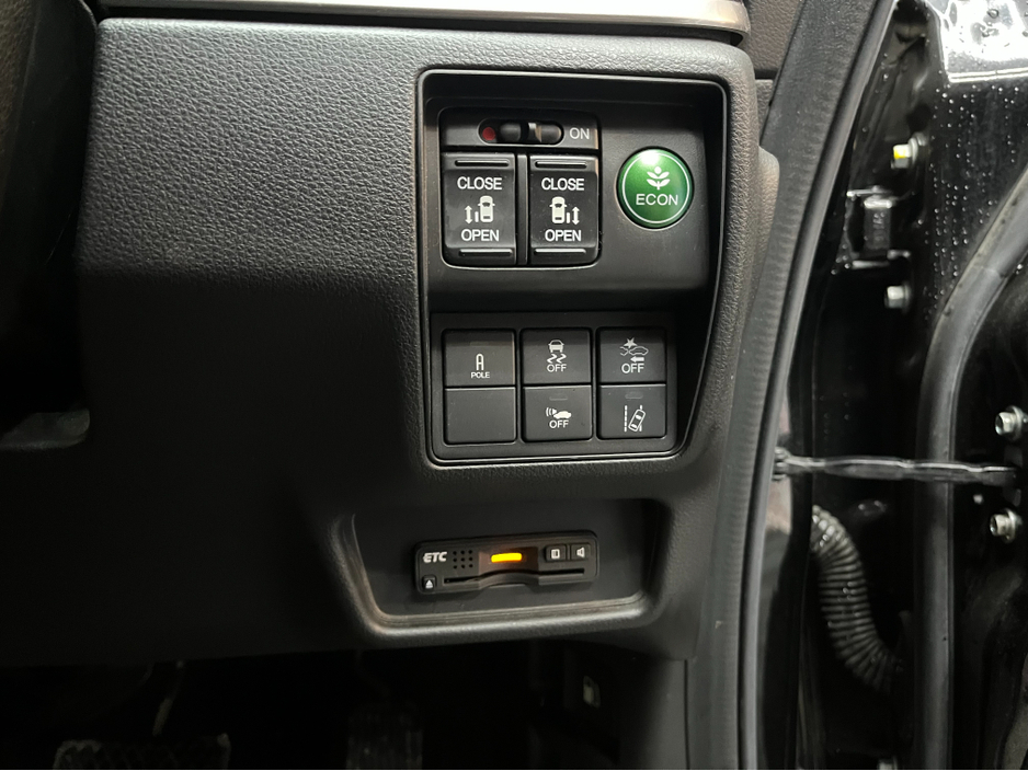 2017 Honda Odyssey 2017 HONDA ODYSSEY 7 SEATS 2.0 AUTOMATIC / CRUISE CONTROL / 360° PARKING CAMERA / ELECTRIC SEATS / AUTOMATIC DOORS