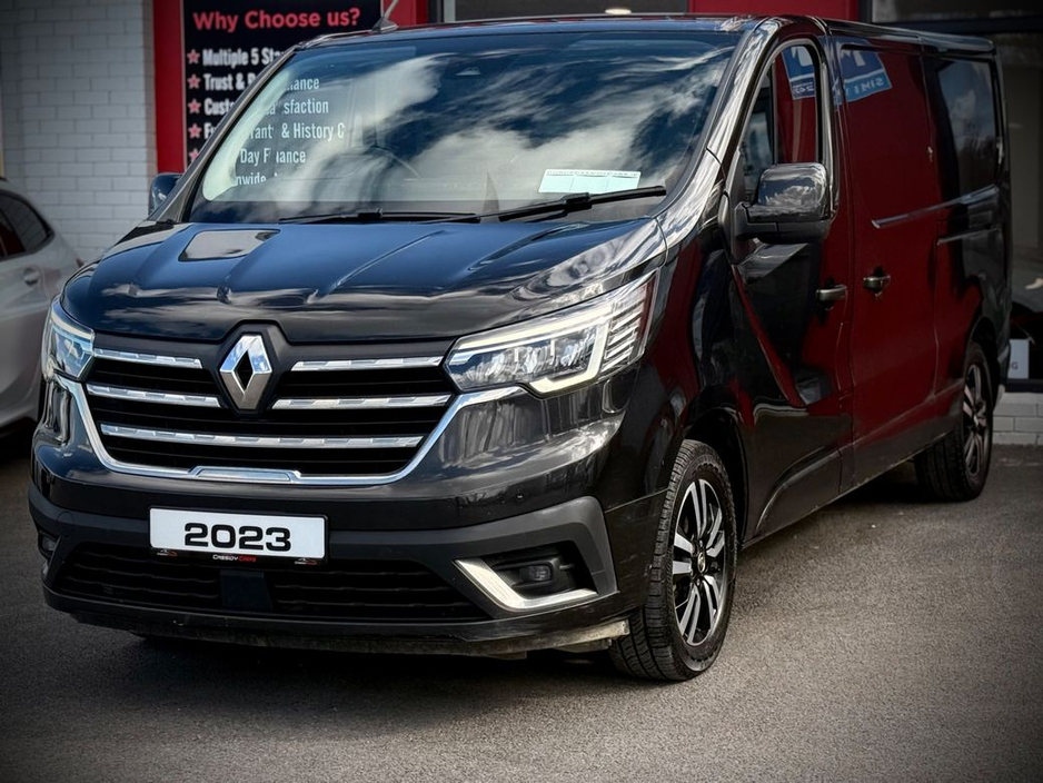 2023 Renault Trafic - image 3