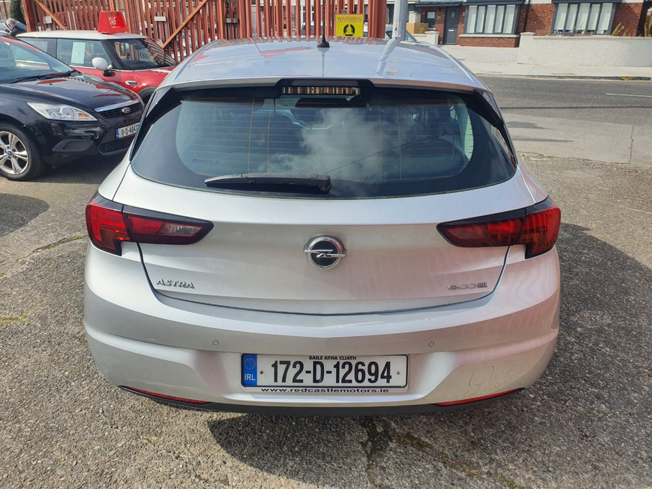 2017 Opel Astra - image 4