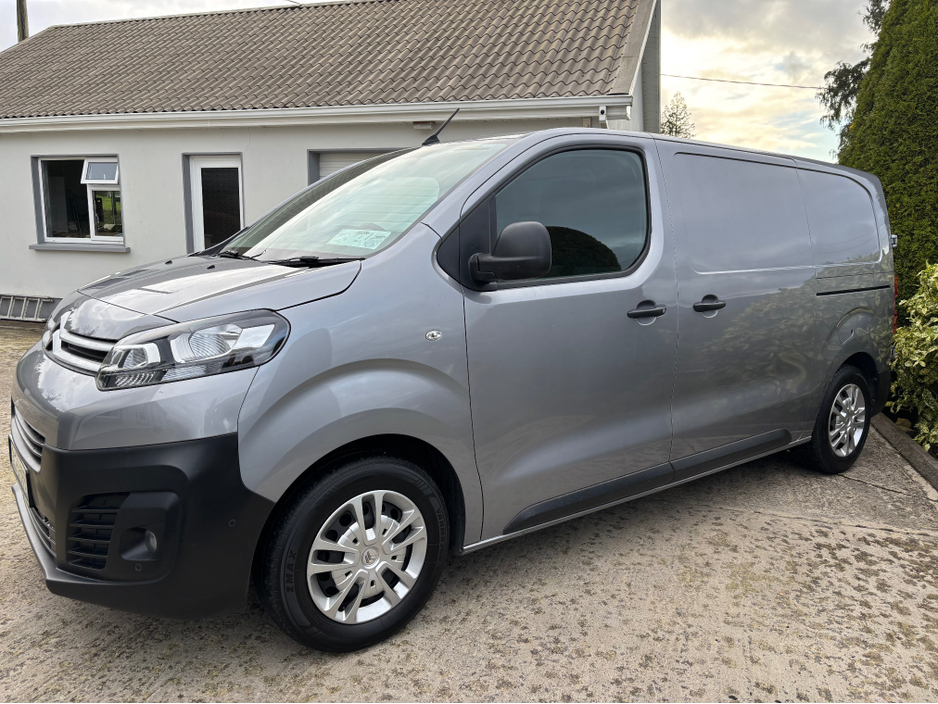2022 Citroen Dispatch - image 2