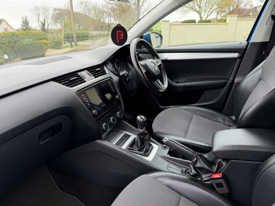 2020 Skoda Octavia - image 17