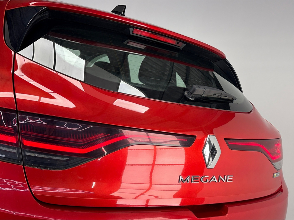 2021 Renault Megane - image 12
