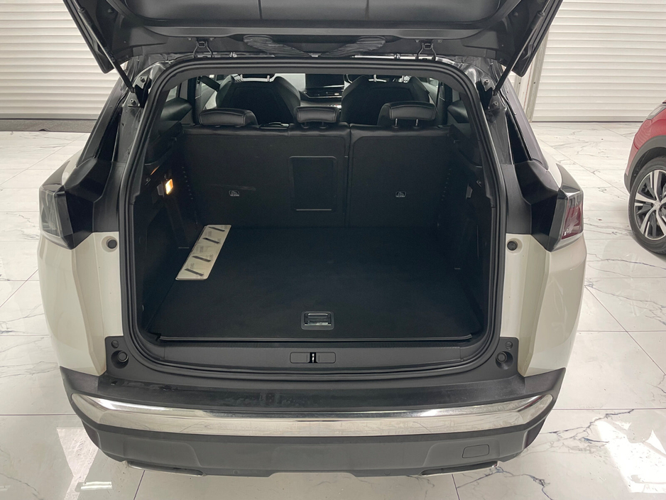 2023 Peugeot 3008 - image 9